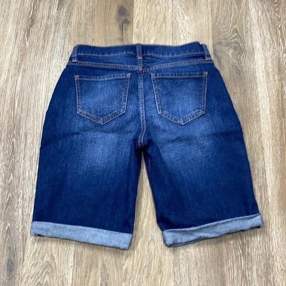 Old navy curvy Bermuda shorts - Picture 2 of 4